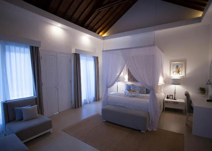 Lakshmi Luxury Villas, Walk To The And Shopping Villa Seminyak (Bali)