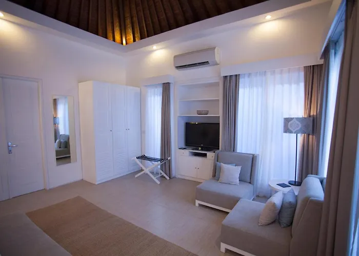 Lakshmi Luxury Villas, Walk To The And Shopping Villa *