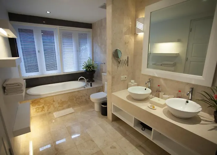 Lakshmi Luxury Villas, Walk To The And Shopping * Seminyak (Bali)