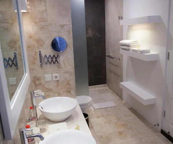 Lakshmi Luxury Villas, Walk To The And Shopping Villa