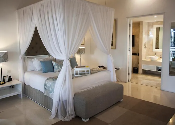 Villa Lakshmi Luxury Villas, Walk To The And Shopping *