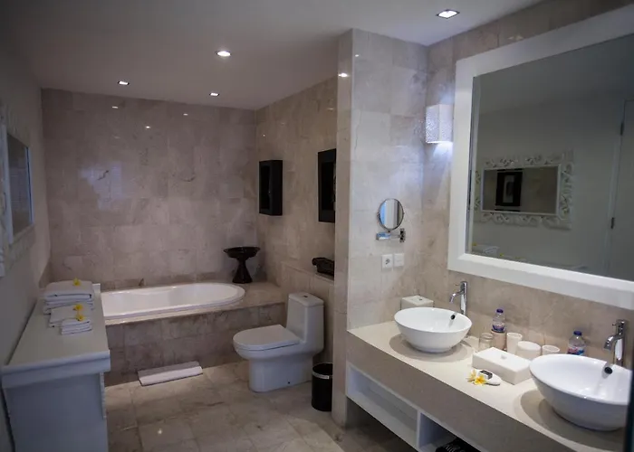 Lakshmi Luxury Villas, Walk To The And Shopping *